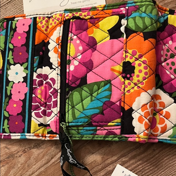 Brand New With Tags! Vera Bradley Euro Wallet in Va Va Bloom. - Picture 6 of 9